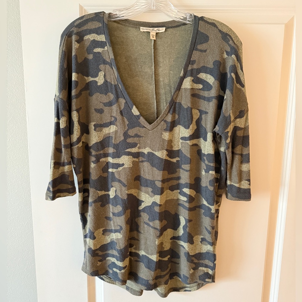 Express One Eleven Camouflage V-Neck Women's Top
